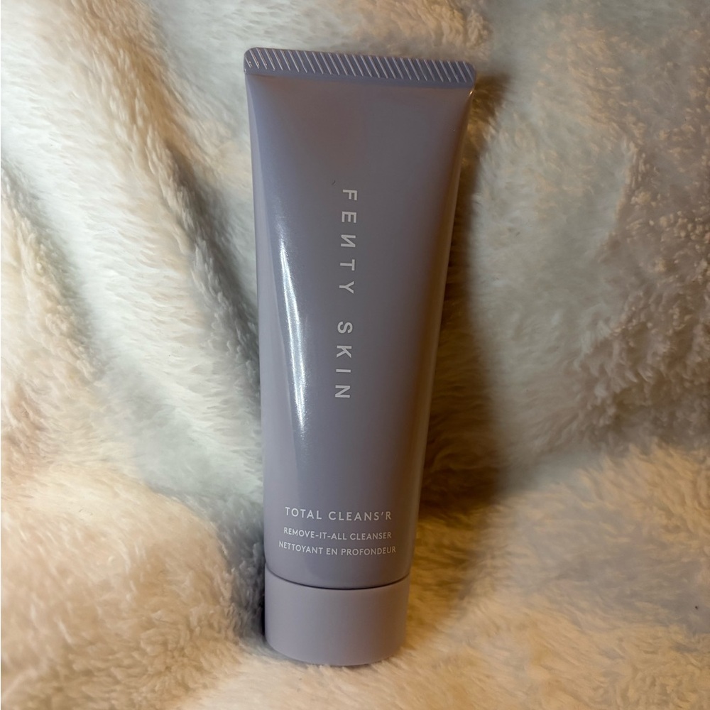 FENTY SKIN Total Cleans'r Remove-it-all 2-in-1 Cleanser 1.52oz/45mL Travel Size